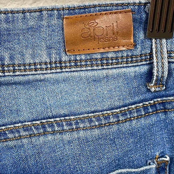 April Jeans Juniors Distressed Skinny Mid Rise Sz 3 - Picture 11 of 11